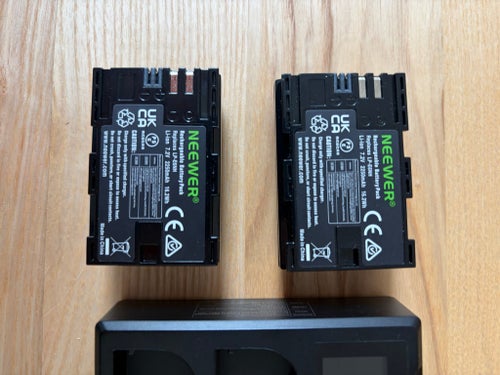 Neewer Batteriladdare med två batterier - LP-EN6H