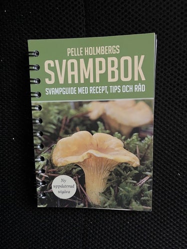 Pelle Holmbergs Svampbok, Svampguide med recept, tips och råd