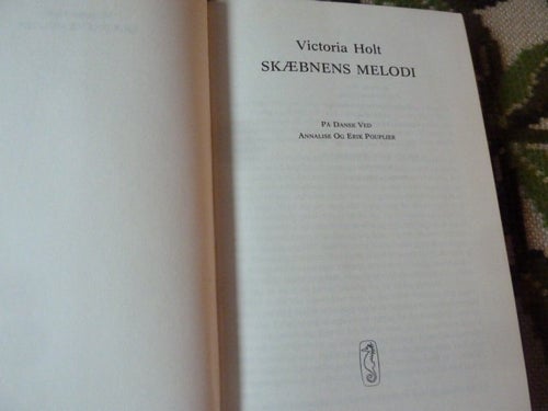 SKÆBNENS MELODI, VICTORIA HOLT, BOK, PRINTED IN DENMARK, DANSK
