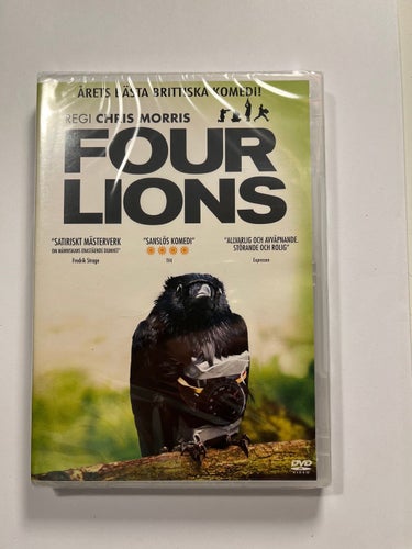 FOUR LIONS. DVD BRITTISK KOMEDI -10. INPLASTAD