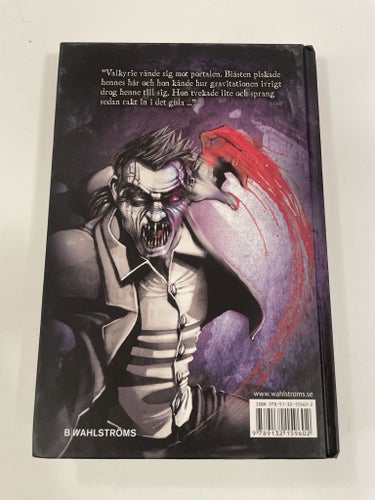 Bistra tider | Derek Landy | Skulduggery Pleasant | Kartonnage