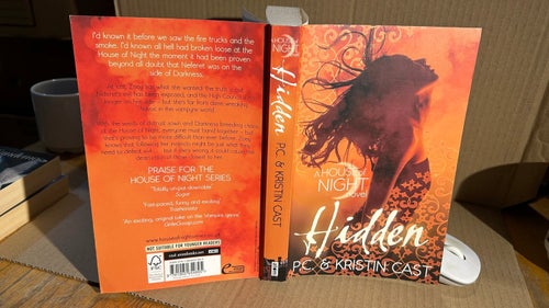 Hidden av P. C. Cast, Kristin Cast, Very Good plus