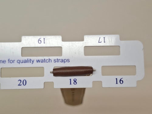 Klockarmband 12 stycken 18 mm bruna, svarta –guld , silver + spännen Bandstift