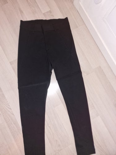 KappAhl nickie boyfriend svarta byxor, storlek 38. Nya