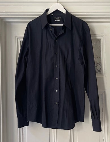 Dolce & Gabbana svart skjorta, storlek 43 / 17 Mycket bra skick