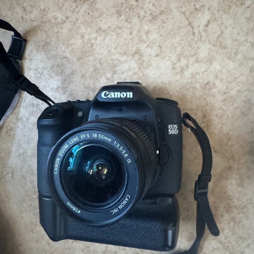 Canon EOS 50D systemkamera med objektiv