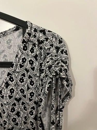 * Topp från Esprit med rynk på axlarna i strl S