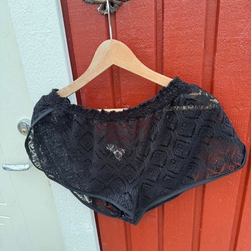 op svarta shorts, storlek XL