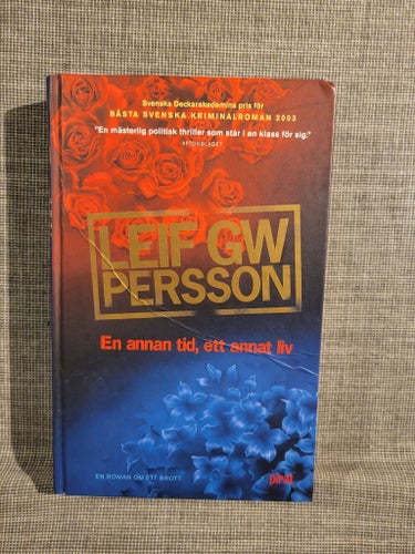 En annan tid, ett annat liv av Leif GW Persson, 2003