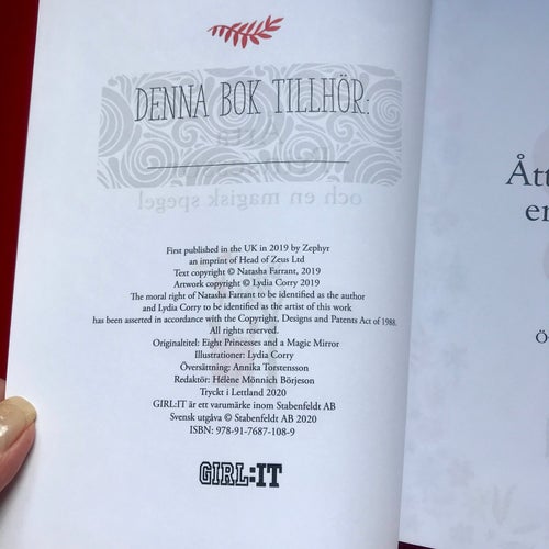 ÅTTA PRINSESSOR OCH EN MAGISK SPEGEL Natasha Farrant 2020