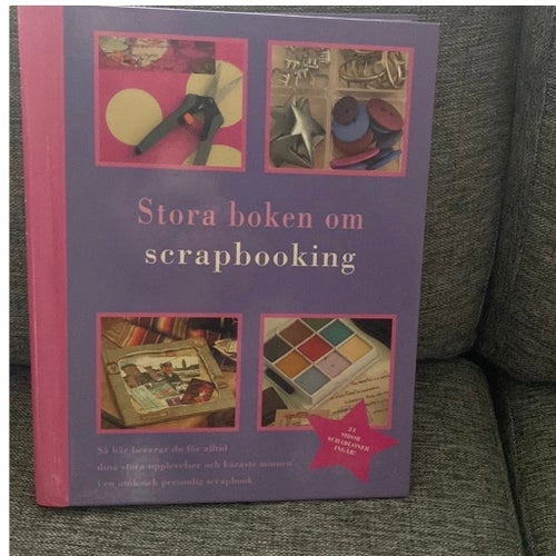 Stora bokenom scrapbooking massor med mallar och stickers i boken