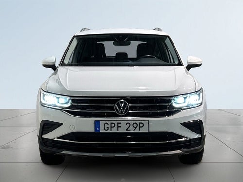 Volkswagen Tiguan 2.0 AWD Elegance Drag Dvärm Kamera GPS S/V-hjul MOMS