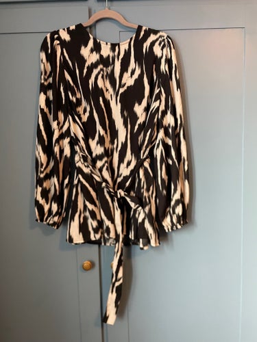 ellos svartvit blus, storlek 42/44