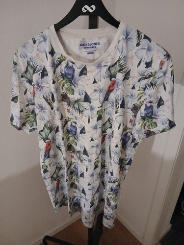 Somrig t-shirt från Jack & Jones