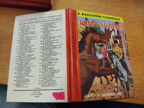 Ponny-sommar av Judith M. Berrisford. bok. Very Fine plus