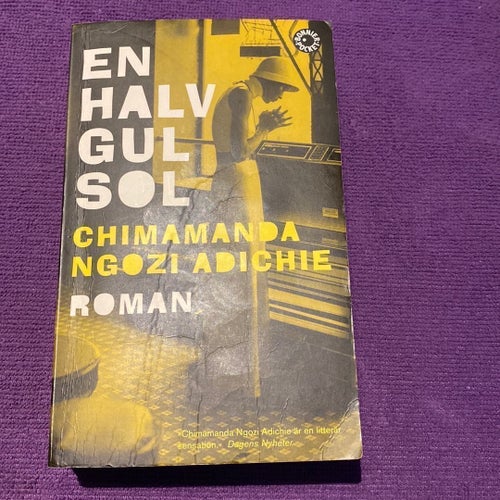 En halv gul sol av Adichie, Chimamanda Ngozi ** POCKET ** 2008