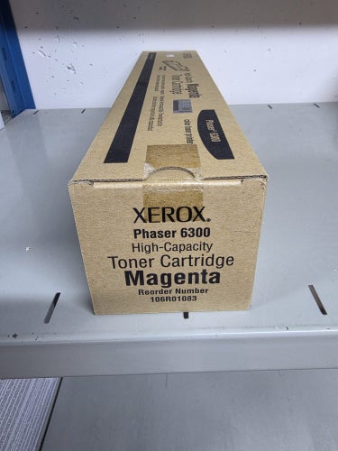 Xerox Phaser 6300 High-Capacity Toner Cartridge Magenta 106R01083 original