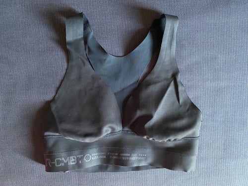 Nyskick! Supersnygg Sport-bh från Reebok. Stl S. Combat.