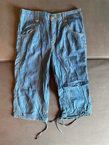 Långa jeansshorts, trekvartsbyxor från Only, storlek 26/32