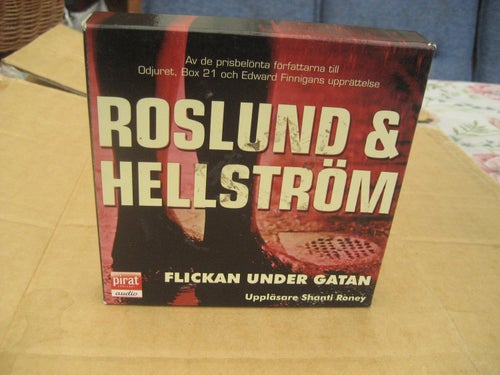 Roslund & Hellström: Flickan under gatan (8 CD + 1 MP3-CD)
