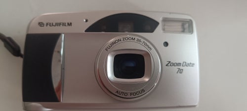 Fujifilm Zoom Date 70 – Nästan ny / mycket fint skick + originalfilm & fodral
