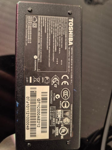 Toshiba Strömadapter