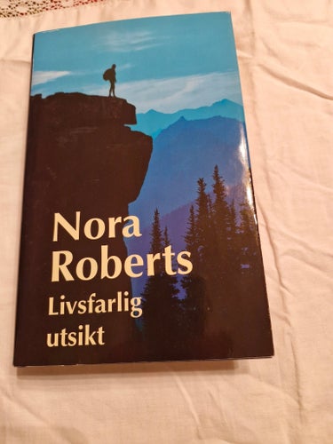 Livsfarlig utsikt av Nora Roberts, 2004 (Inbunden, Fint skick)