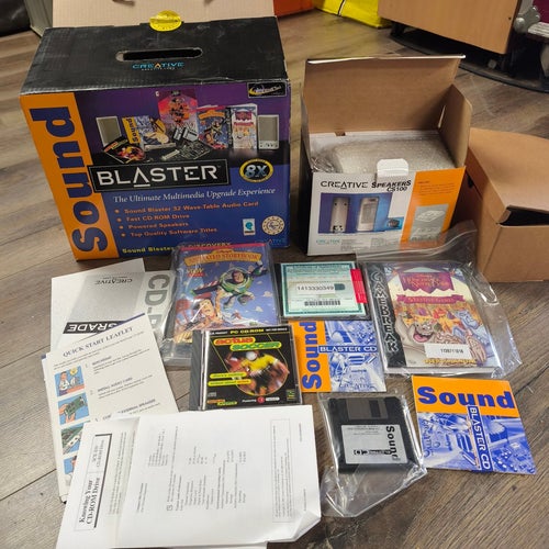 Sound Blaster Multimedia Uppgraderingspaket med CD-ROM-enhet och högtalare