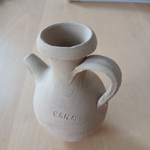 Litet oljekrus med texten "CANAI"
