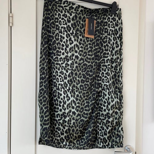 Helt ny Vero Moda svart, grön kjol