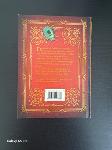 Kryp av M.G. Leonard, bok