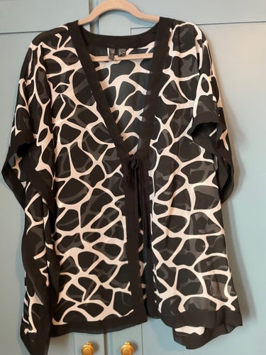 Bpc selection svart, vit kimono, storlek EUR 44/46