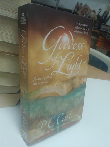 Goddess of light by P.C Cast. bok, pocket. Very Fine