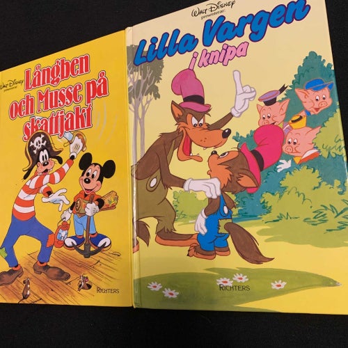 Två Walt Disney böcker: Långben och Musse på skattjakt och Lilla Vargen i knipa.