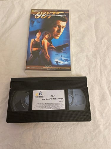 James Bond VHS - The World Is Not Enough - Världen räcker inte till