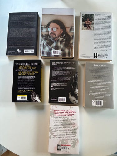 En samling biografier The Cure, RHCP, Aerosmith mm