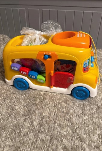 Vtech Little Smart Learners skolbuss på tyska