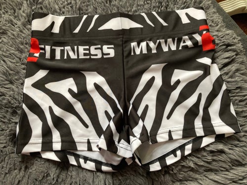 MYWAY FITNESS svarta och vita träningsshorts, storlek S
