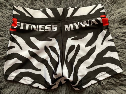 MYWAY FITNESS svarta och vita träningsshorts, storlek S