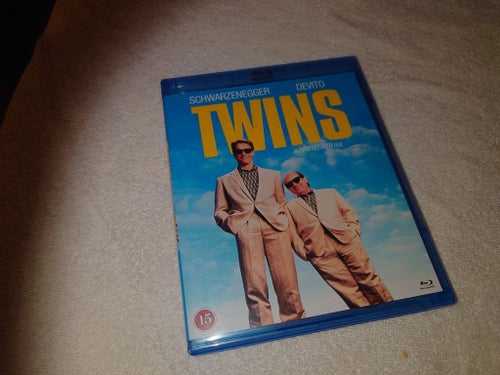 Twins (Blu-ray), av Ivan Reitman med Arnold Schwarzenegger, Danny DeVito