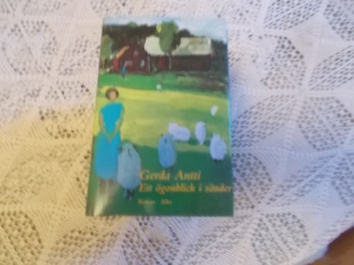 EN INBUNDEN BOK GERDA ANTTI ETT ÖGONBLICK I SÄNDER