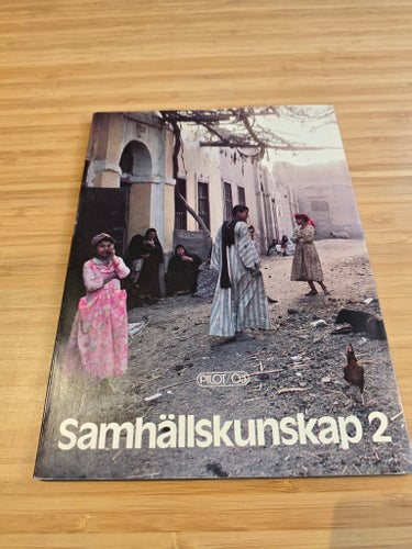Samhällskunskap 2 – Natur och Kultur (1981) | Retro Skolbok