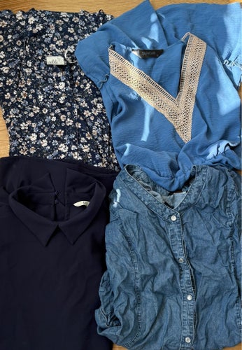 Paket med 4 damklänningar i fint skick.