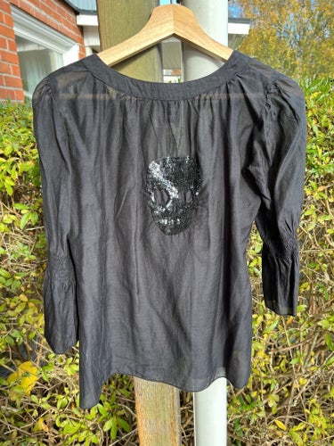 Topp/blus i skirt material svart