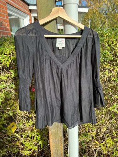 Topp/blus i skirt material svart