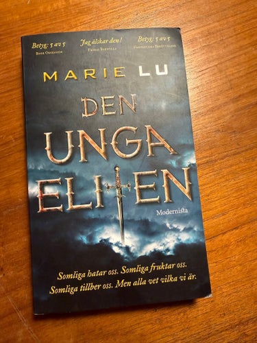 Den unga eliten – Marie Lu (Pocket, mkt gott skick, Svenska)