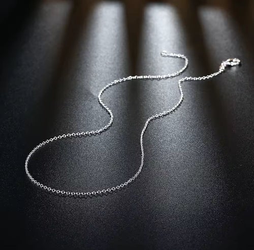 Silverkedja. 60 cm lång. Länk 1 mm bred