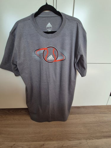 Adidas grå t-shirt, storlek M