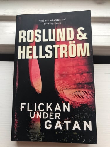 Roslund & Hellström - Flickan Under Gatan (2012) Pocket (nyskick)