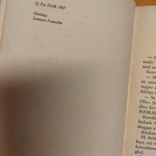 Fia i klistret av Pia Hook. bok. Very Fine plus